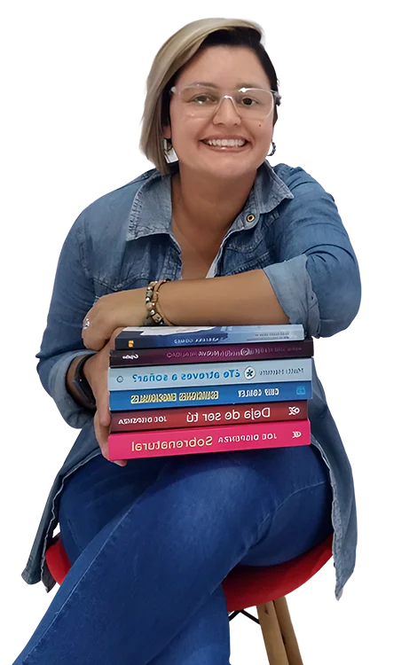 Adri Gómez sosteniendo sus libros